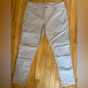 Maurice’s cream colored pants woman’s size XL